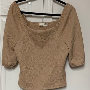 everleigh Textured Scoop-Neck Crop Top in Tan